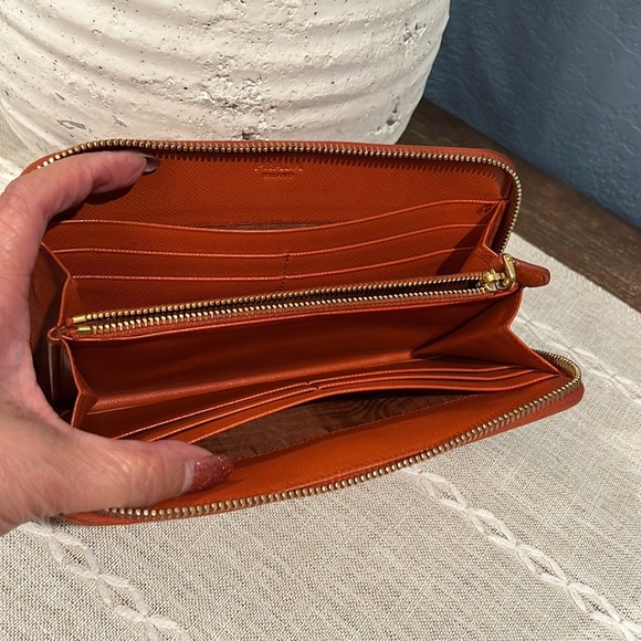 EUC Prada Zippy wallet, Authentic! - Picture 3 of 16